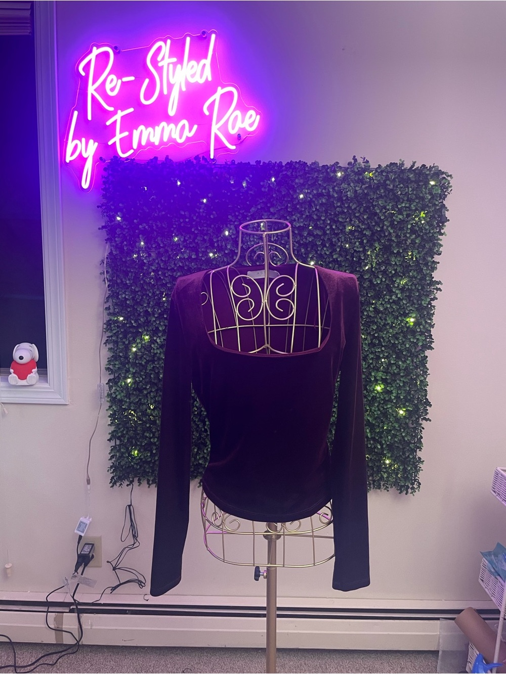 🥳Astr Velvet Long-Sleeve Scoop Neck Top in Plum